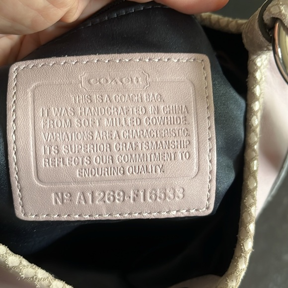 Vintage lavender Coach shoulder bag in leather. GUC. - Picture 3 of 4